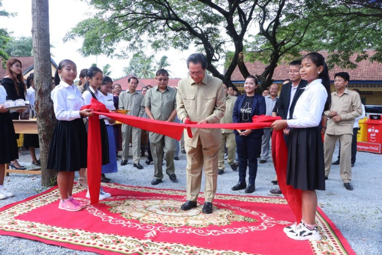 ​សម្ពោធ​ដាក់​ឲ្យ​ដំណើរការប៉ម​ចម្រោះ​ទឹកស្អាត និង​ម៉ាស៊ីន​អនាម័យ ជូន​ដល់​សាលាបឋមសិក្សា ប៊ុន​រ៉ា ហ៊ុន​សែន ដំណាក់​ចង្អើរ ក្រោម​អធិបតីភាព​ឯកឧត្តម​បណ្ឌិត សាត សាមី រដ្ឋលេខាធិការ​ប្រចាំការ តំណាង​ដ៏​ខ្ពង់ខ្ពស់​ឯកឧត្តម​កិតិ្ត​សេដ្ឋា​បណ្ឌិត ចម ប្រសិទ្ធ