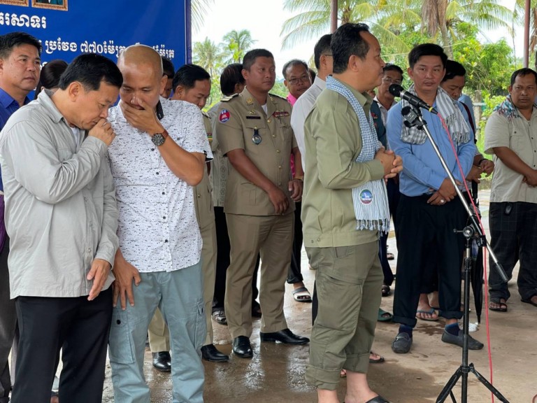 ឯកឧត្តម​អភិបាលខេត្ត​កែប​អញ្ជើញ​មក​បើក​ការដ្ឋាន ផ្លូវ​បេតុង​មួយ​ខ្សែ​មាន​ប្រវែង ៧៧០​ម៉ែត​នៅ​ភូមិ​អូរ ក្រ​សារ សង្កាត់​អូរ​សា​ក្រុងកែប​