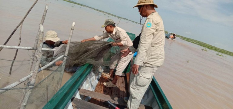 កម្លាំង​ខណ្ឌ​រដ្ឋបាល​ជល់ផល​កំពង់ឆ្នាំង​បាន​សហកា​រ​ជាមួយ​គណៈបញ្ជាការ​ឯកភាព​ស្រុក​ទាំង​៣ បាន​ដឹកនាំ​ក្រុម​ ​ការងារ​ចម្រុះ ចុះ​បង្ក្រាប​បទល្មើស​នេសាទរ​បាំងសាច់​អួន​និង​របាំង​ស្បៃ​មុង នៅក្នុង​ស្រុក​ចំនួន ៣ គឺ​ស្រុក​បរិបូរណ៍ ស្រុក​កំពង់លែង និង ស្រុក​ជ្រុល​គី​រី