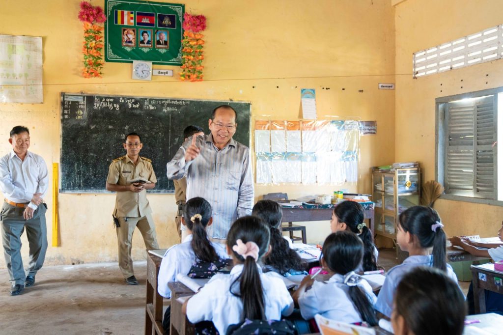 អភិបាល​ខេត្ត​កំពត​៖ ប្រមុខ​រាជរដ្ឋាភិបាល​តែងតែ​គិតគូ​ជា​និច្ច​ចំពោះ​វិស័យ​អប់រំ ពិសេស​ការអភិវឌ្ឍ​ធនធានមនុស្ស​